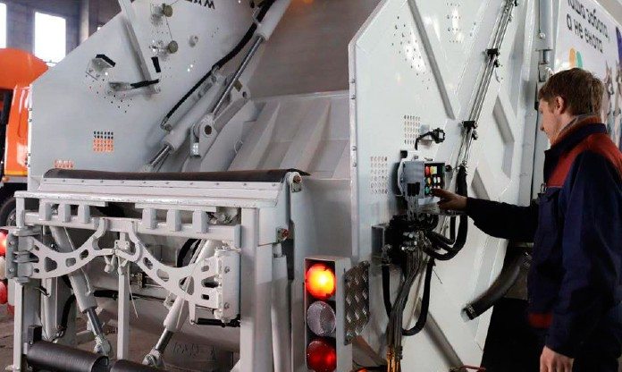 Мусоровоз МАЗ-6903С5-062 с задней загрузкой